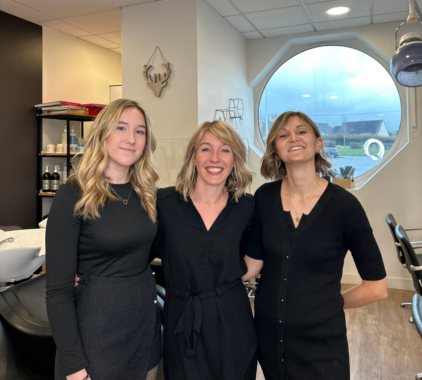 5 Photo de l’équipe de Chez Mon Coiffeur – salon de coiffure à Ploemeur