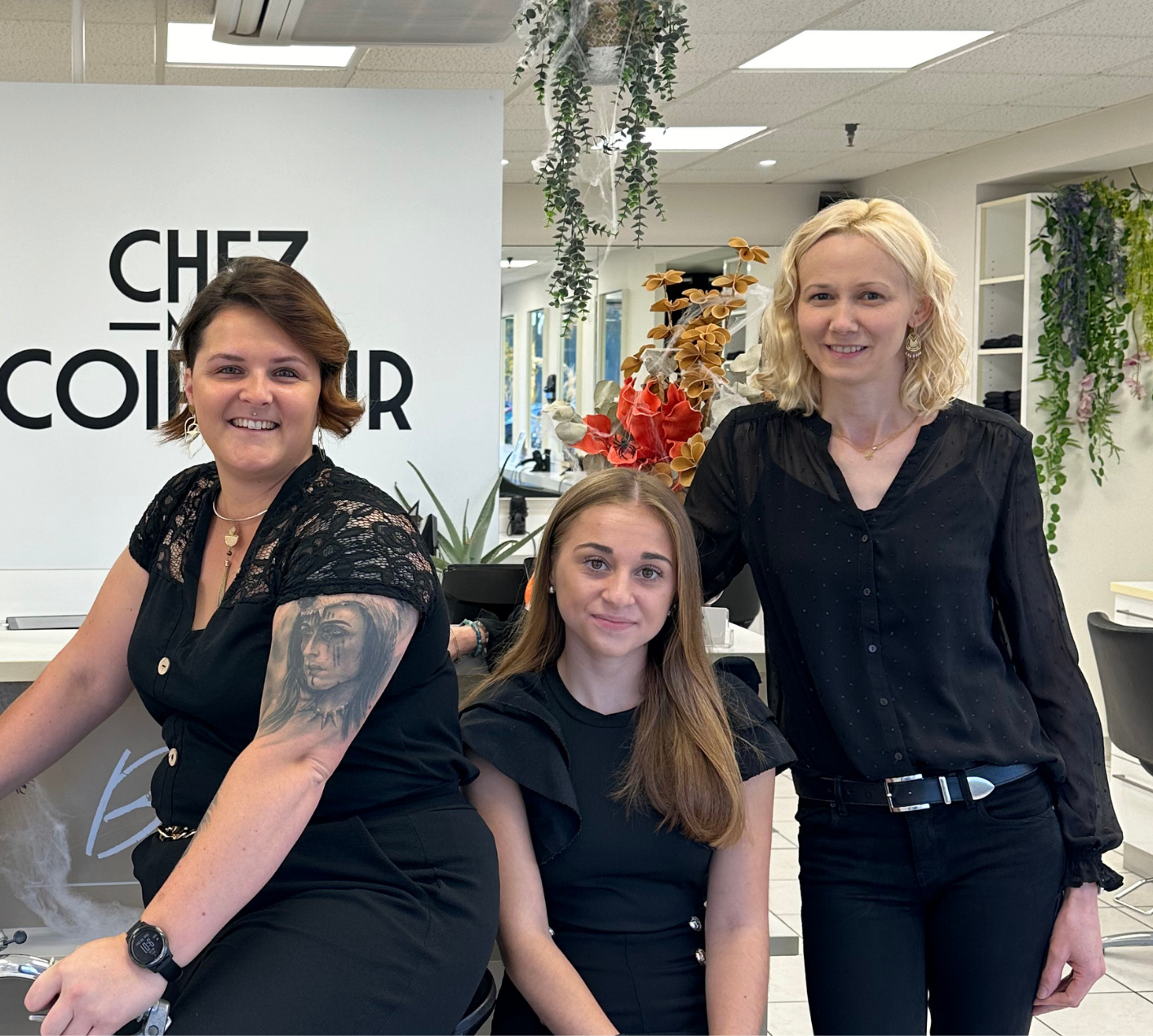 Design sans titre (59) Photo de l’équipe de Chez Mon Coiffeur – salon de coiffure à Redon